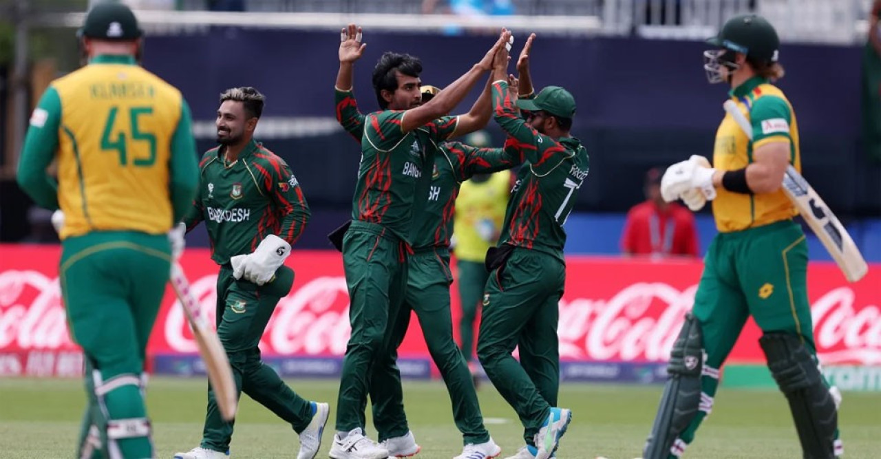২৩ রানে ৪ উইকেট নেই দক্ষিণ আফ্রিকার, তানজিম সাকিব একাই ৩টি