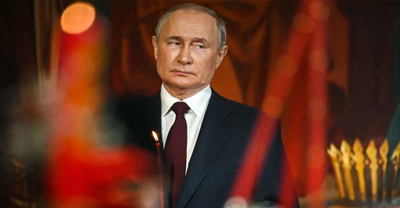 যুদ্ধের আবহে কূট চাল রাশিয়ার, ইউক্রেনীয়দের নিজেদের নাগরিক দাবি করে পাসপোর্ট দিচ্ছে পুতিনের দেশ!