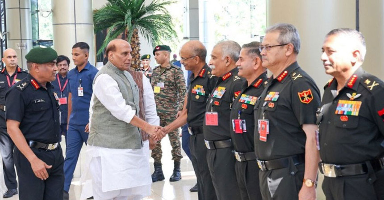 ভারতীয় বাহিনীকে হাইব্রিড যুদ্ধের মোকাবিলার জন্য প্রস্তুত থাকতে হবে: বললেন প্রতিরক্ষামন্ত্রী