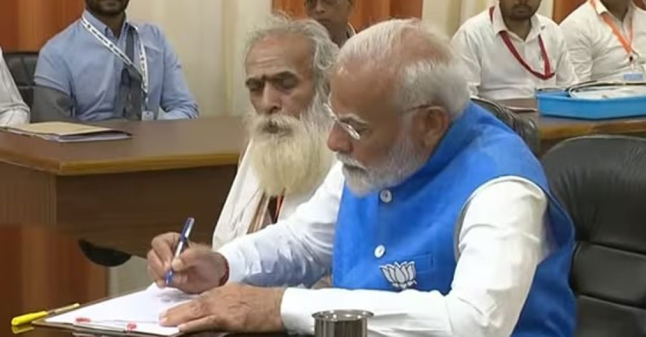 মন্দিরে পুজো দিয়ে বারাণসীতে মনোনয়ন  জমা দিলেন ভারতের প্রধানমন্ত্রী নরেন্দ্র মোদি