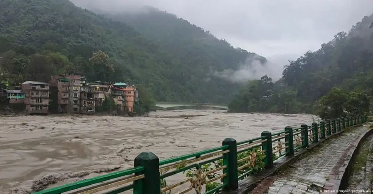 সিকিমে প্রবল বৃষ্টি, বন্যা, ধসে মৃত ছয়, আটক পর্যটকরা