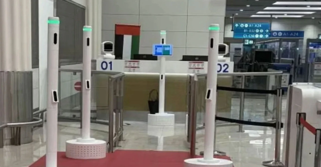 মাত্র কয়েক সেকেন্ডে ইমিগ্রেশন! দুবাই বিমানবন্দরে এআই প্রযুক্তির যুগান্তকারী উদ্যোগে যাত্রীরা উচ্ছ্বসিত