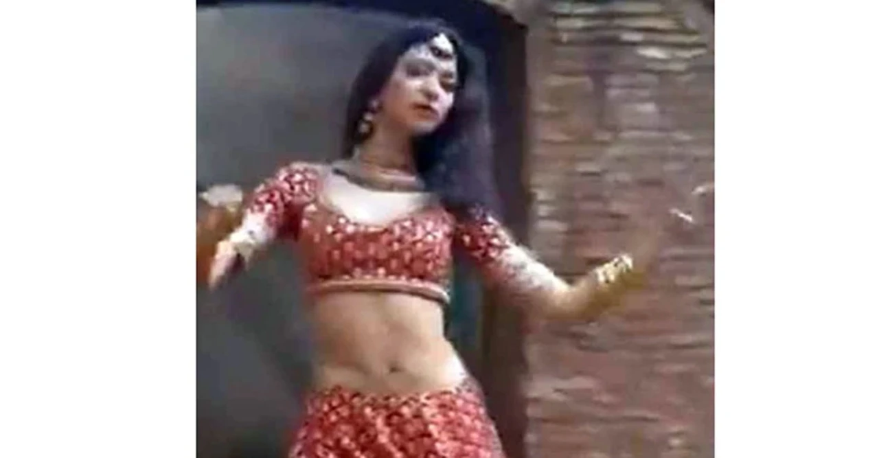 লাহোরে ঐতিহাসিক ওয়াজির খান মসজিদে অশোভন পোশাকে ভিডিও, মডেল-ফটোগ্রাফারের বিরুদ্ধে মামলা!