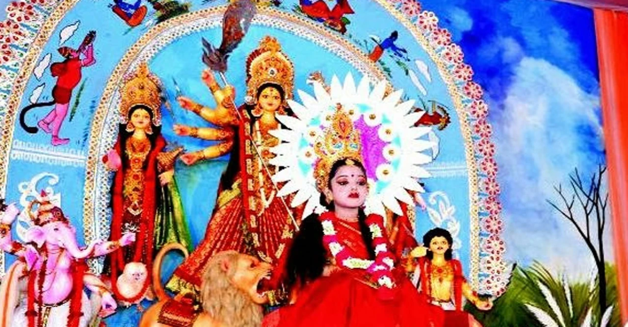 মহাঅষ্টমীতে কলকাতায় ভক্তদের ঢল, কুমারী পূজায় চোখ ধাঁধাচ্ছে ঐতিহ্য ও আধ্যাত্মিক মাহাত্ম্য
