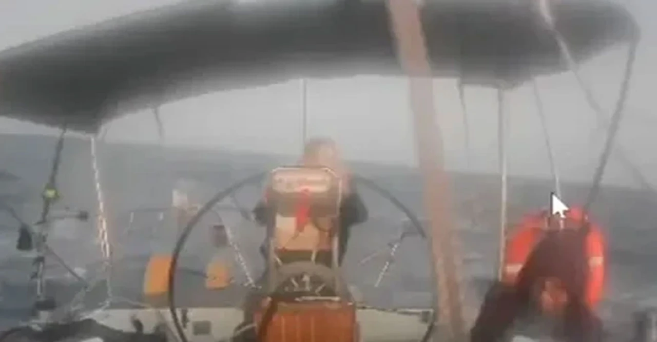 গাজাগামী ফ্লোটিলার শেষ জাহাজও আটক করল ইসরাইল, অধিকারকর্মী-প্রতিনিধিদের নিয়ে বিশ্বজুড়ে তোলপাড়