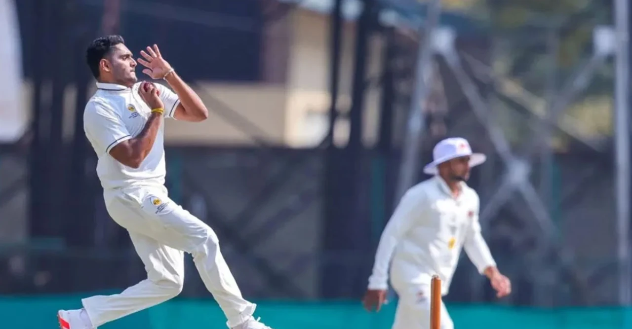 “১০ সেকেন্ড ব্ল্যাঙ্ক আউটের পরও খেললেন!”–তুষার দেশপাণ্ডের অসাধারণ লড়াই রঞ্জি ট্রফিতে