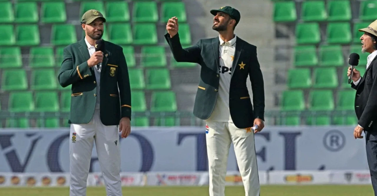 ৩৮ বছরে টেস্ট অভিষেক! শান মাসুদের ব্যাটিং সিদ্ধান্তে দক্ষিণ আফ্রিকার চাপে