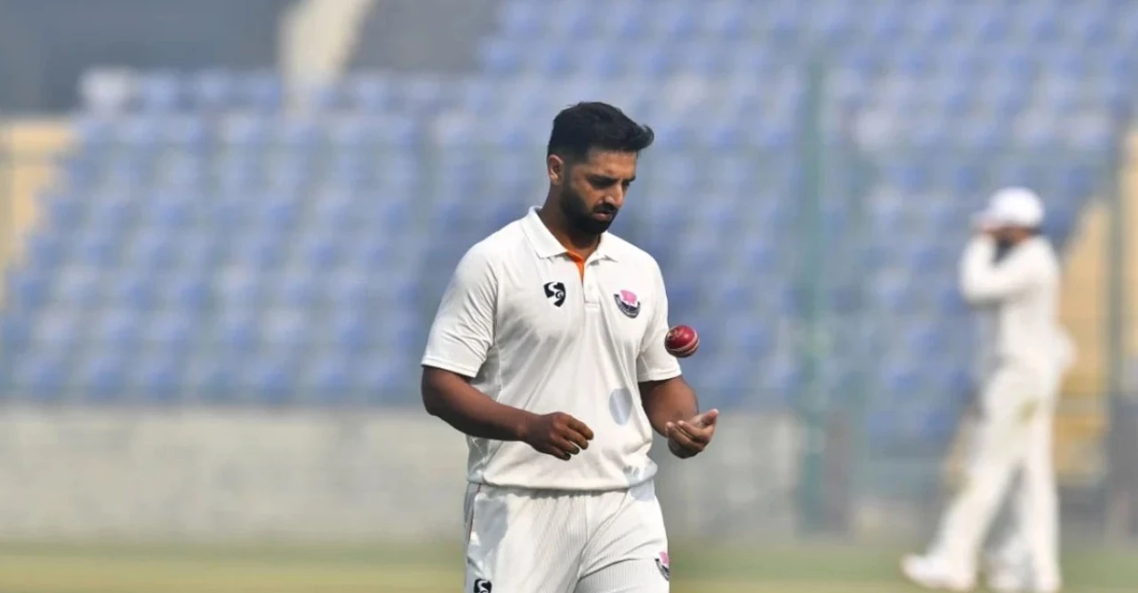 ৩০ লাখ থেকে ৮.৪০ কোটি! আউকিব নাবির স্বপ্নের আইপিএল ডিল – ডিসি’র নতুন তারকা!