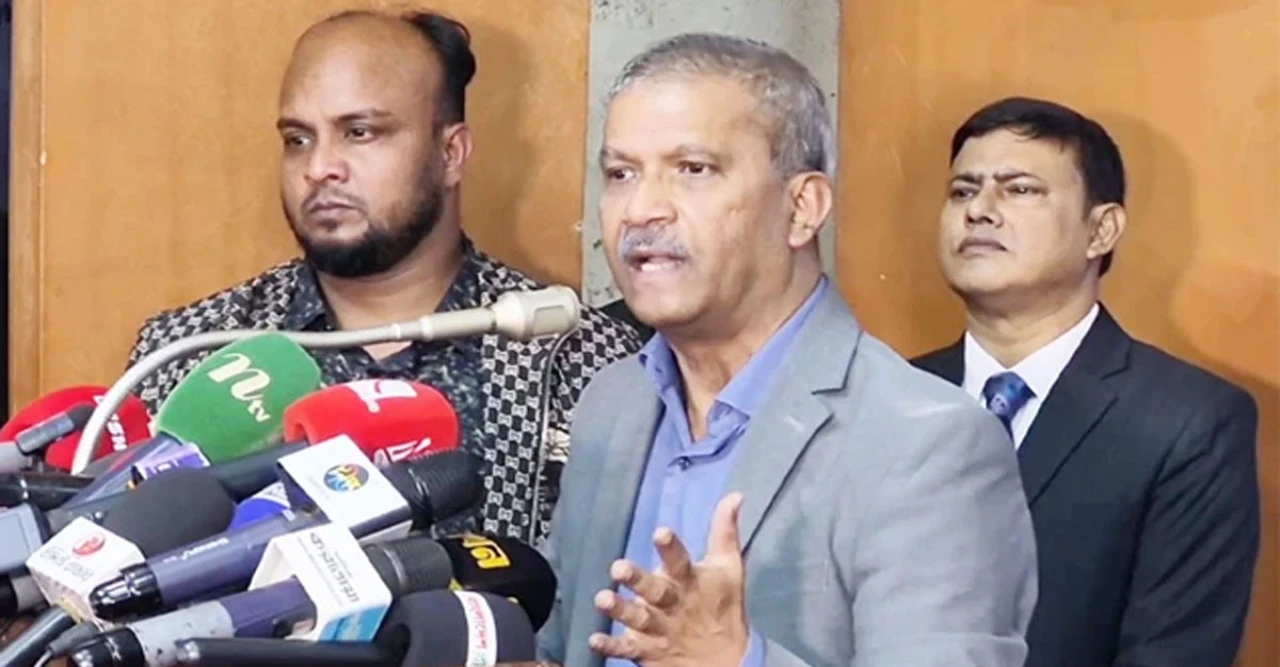 "চাপ দিয়ে বাংলাদেশকে ভারতে খেলতে বাধ্য করা যাবে না: ক্রীড়া উপদেষ্টার স্পষ্ট হুঁশিয়ারি"