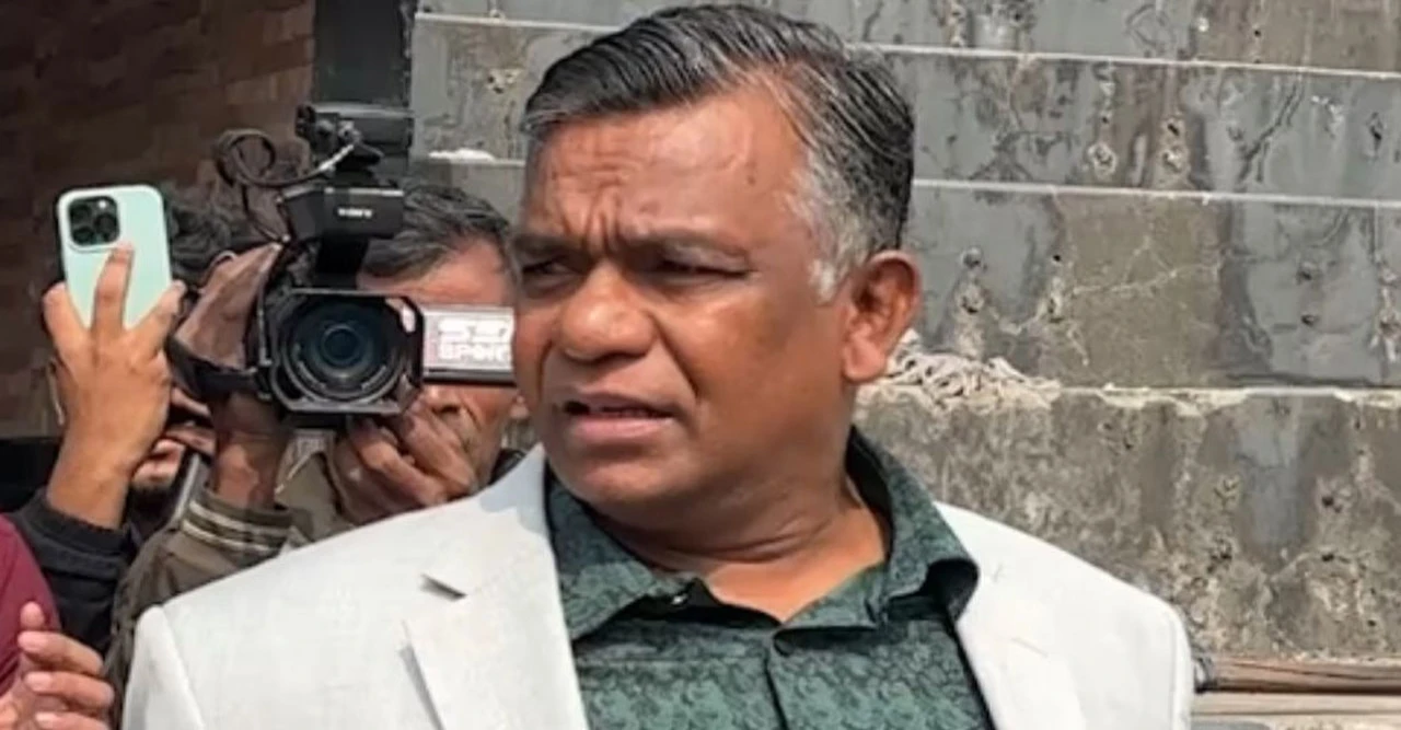 অস্ট্রেলিয়া পালানোর গুজব মিথ্যা প্রমাণ! বিসিবি সভাপতি বুলবুল আজই অফিসে, ভক্তরা হাফ ছাড়ল