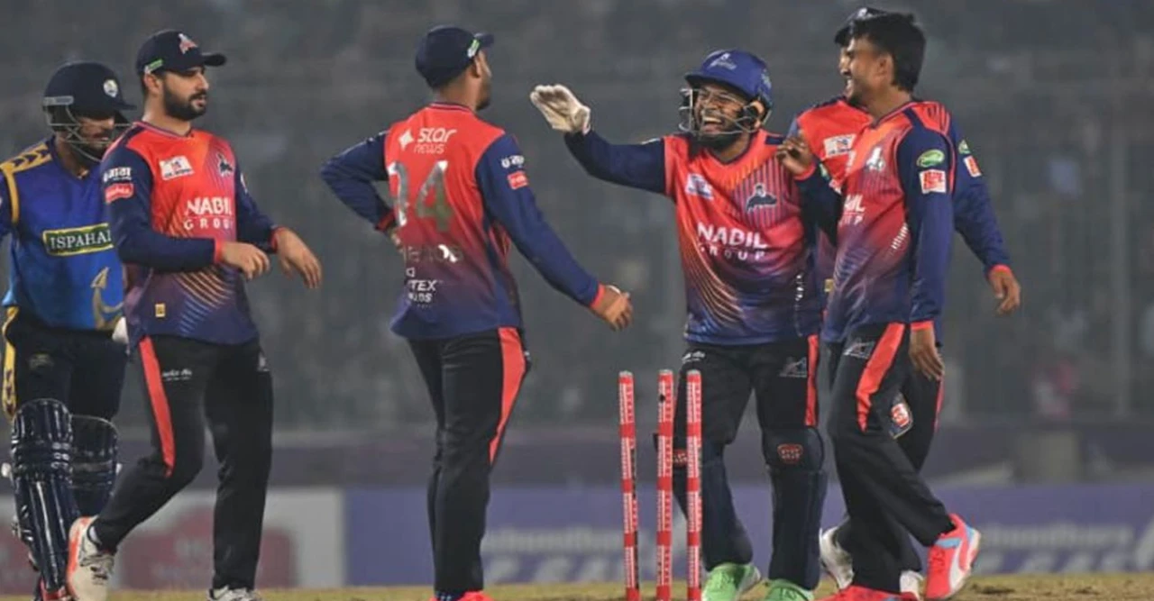 ৬৩ রানের দাপুটে জয়ে চট্টগ্রামকে উড়িয়ে আবারও বিপিএল চ্যাম্পিয়ন রাজশাহী, মিরপুরে শিরোপার উল্লাস