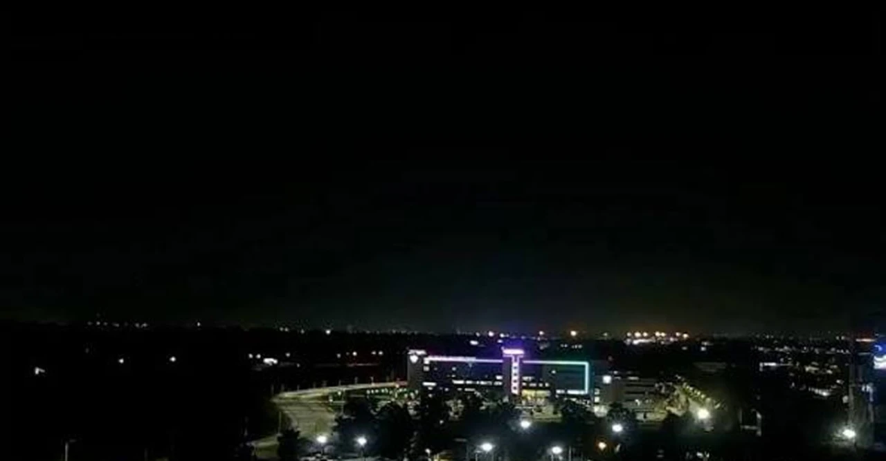 Fiery Green Fireball Blazes Across Louisiana Skies in Dazzling Dawn Display