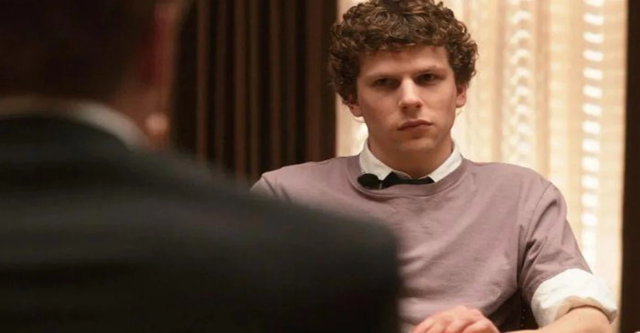 Jesse Eisenberg Says He Doesn't 'Want to Be Associated' With Mark Zuckerberg Anymore