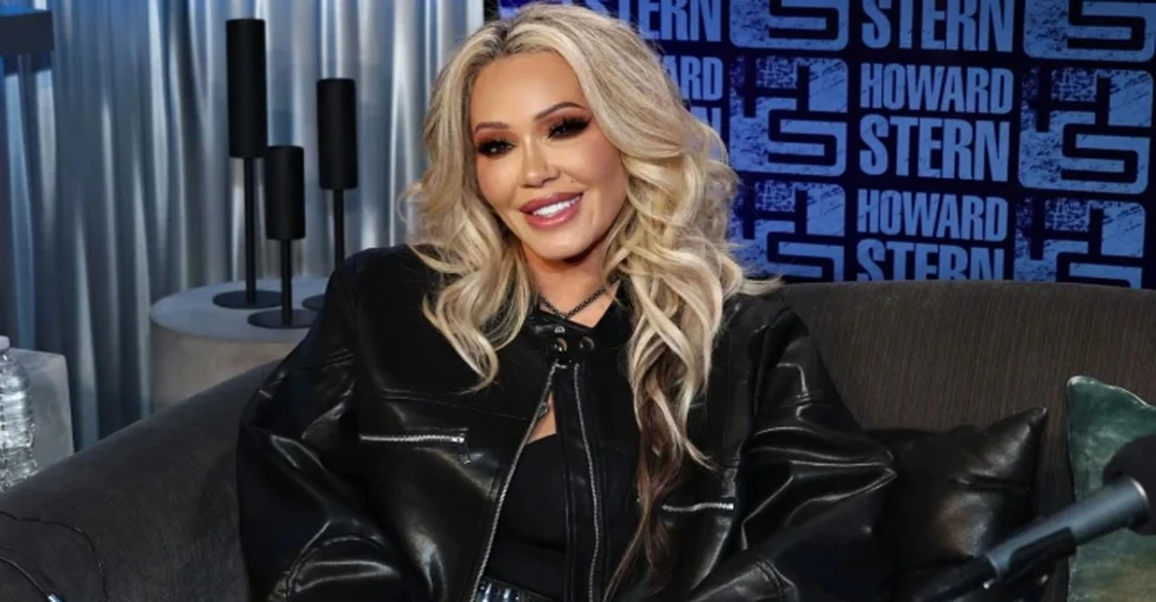 Bunnie Xo Spotted Kissing Reality Star at Estranged Husband Jelly Roll’s Nashville Bar