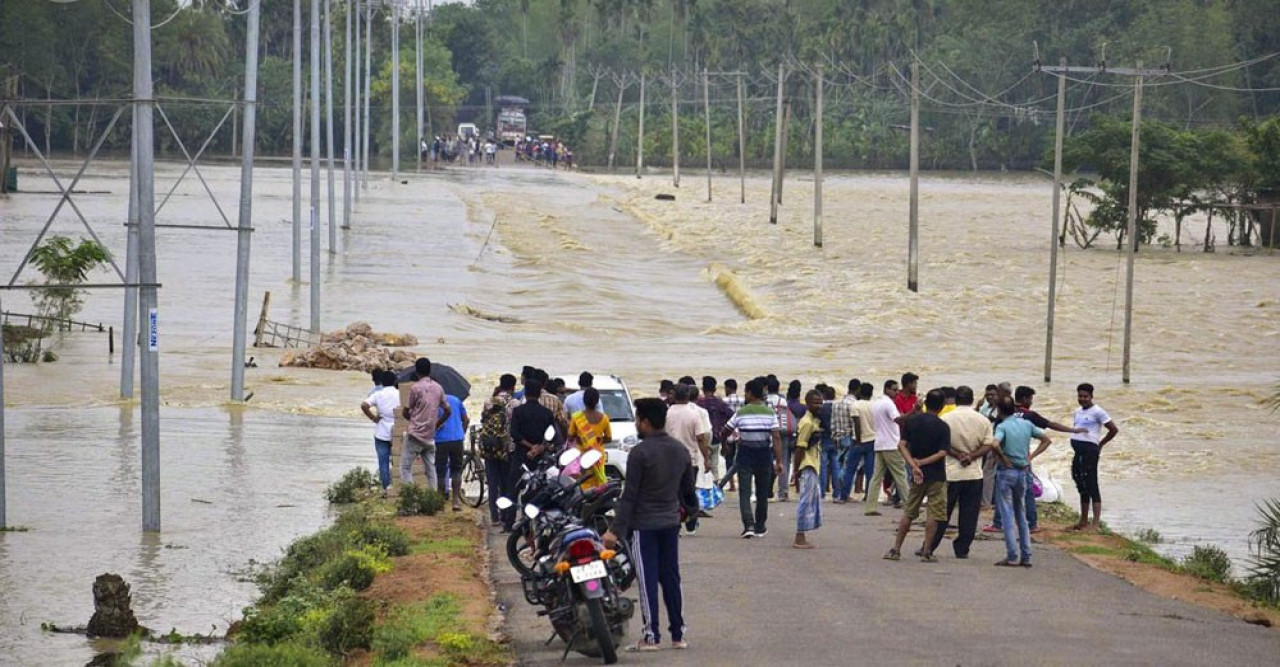 আসামে বন্যা পরিস্থিতির অবনতি, ক্ষতিগ্রস্ত ৬ লাখ, ১৫ জনের মৃত্যু