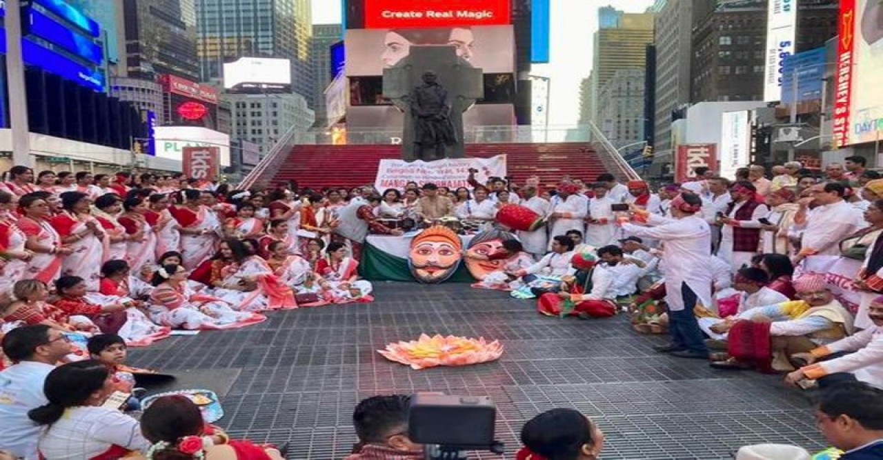 নিউ ইয়র্কে 'উলুধ্বনি'তে শুরু হওয়া বর্ষবরণ-মঙ্গল শোভাযাত্রা বৃষ্টিতেই শেষ