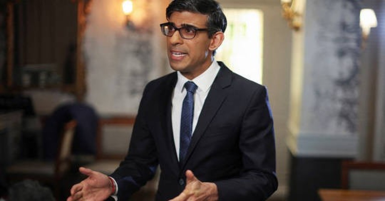 পুরুষের প্রজনন অঙ্গ ধারণ করেন না।