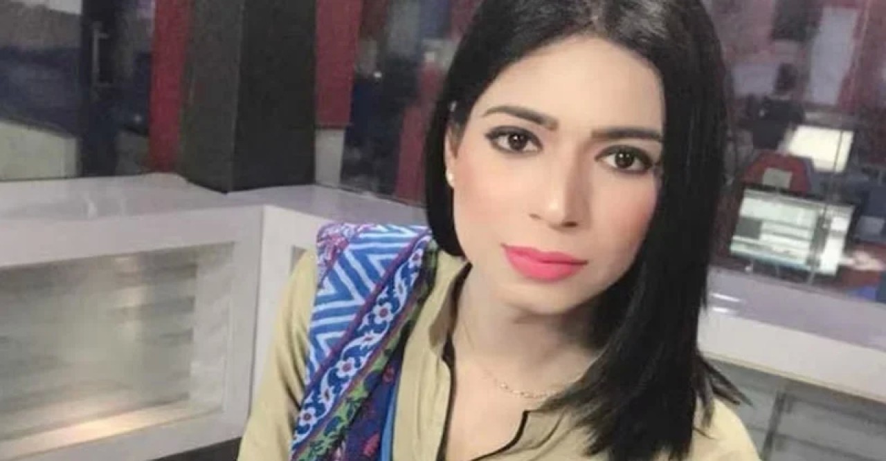 আক্রান্ত পাকিস্তানের প্রথম রূপান্তরকামী সঞ্চালক, বাড়ির সামনেই হামলা আততায়ীর