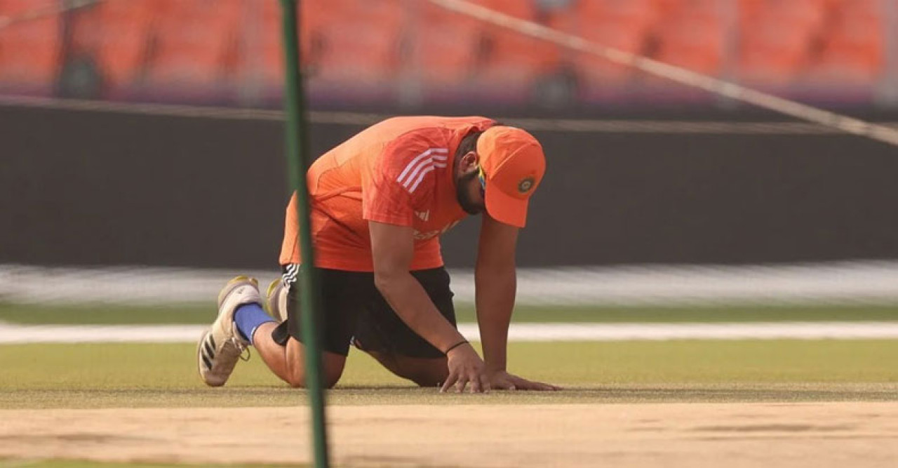 ফাইনালের দুদিন আগেই পিচ পরিদর্শন করেছেন রোহিত শর্মা