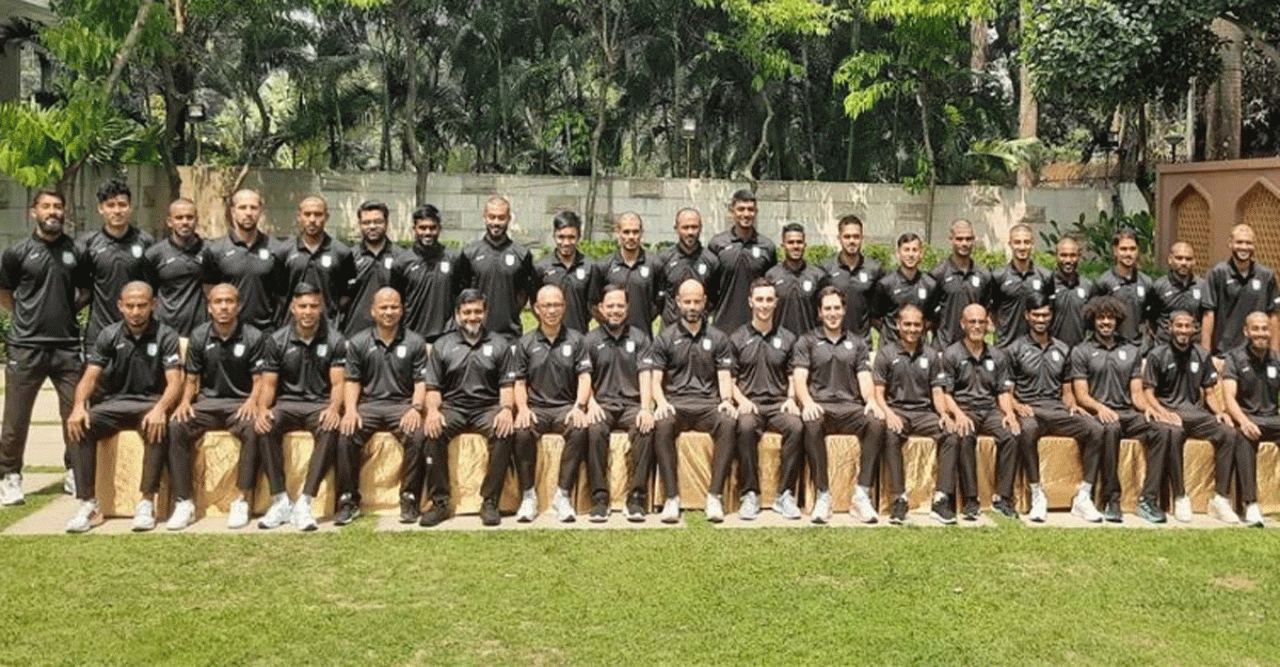 এশিয়ান কাপ বাছাইয়ে অংশ নিতে ভারতে গেলো বাংলাদেশ দল, খেলবেন হামজা
