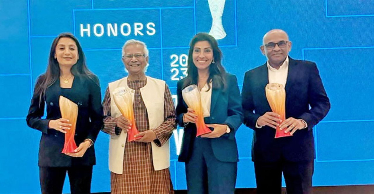 ড. ইউনূস পেলেন ওয়ার্ল্ড ফুটবল সামিট অ্যাওয়ার্ড 