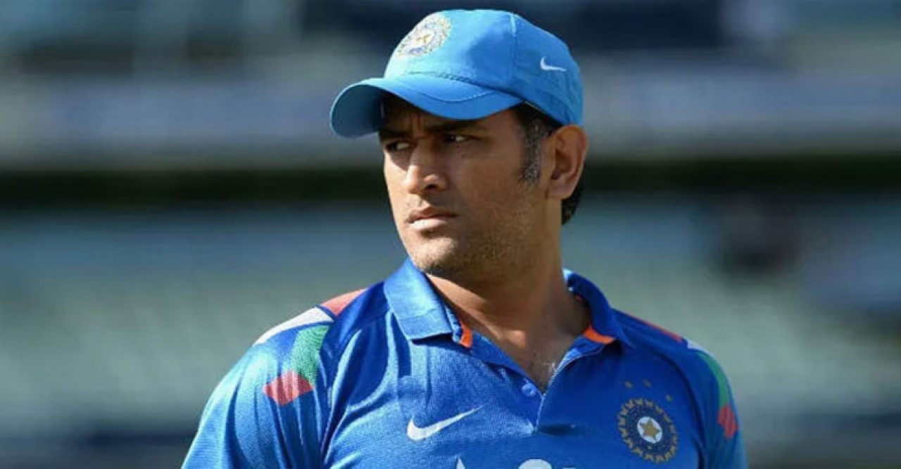 দুই ব্যক্তির বিরুদ্ধে ১৫ কোটি রুপির মামলা করলেন মহেন্দ্র সিং ধোনি