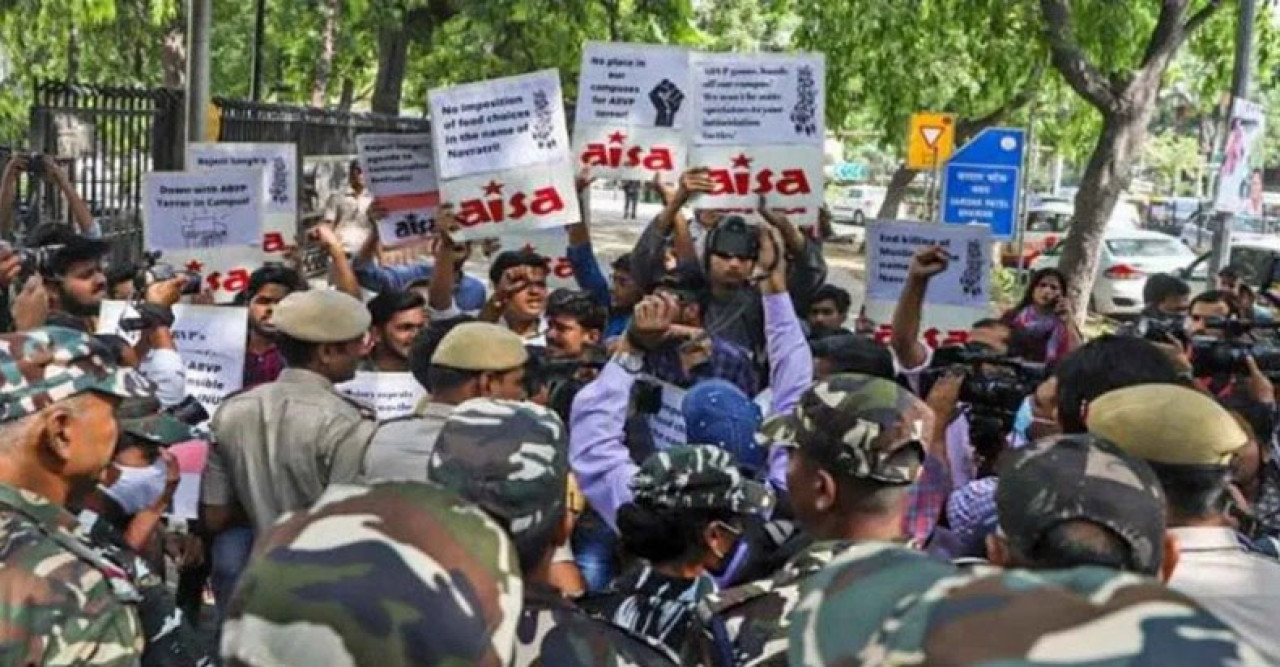 দিল্লিতে ‘ইন্ডিয়া’ জোটের ১৬ দলের ছাত্র সংগঠন বিক্ষোভ প্রদর্শন