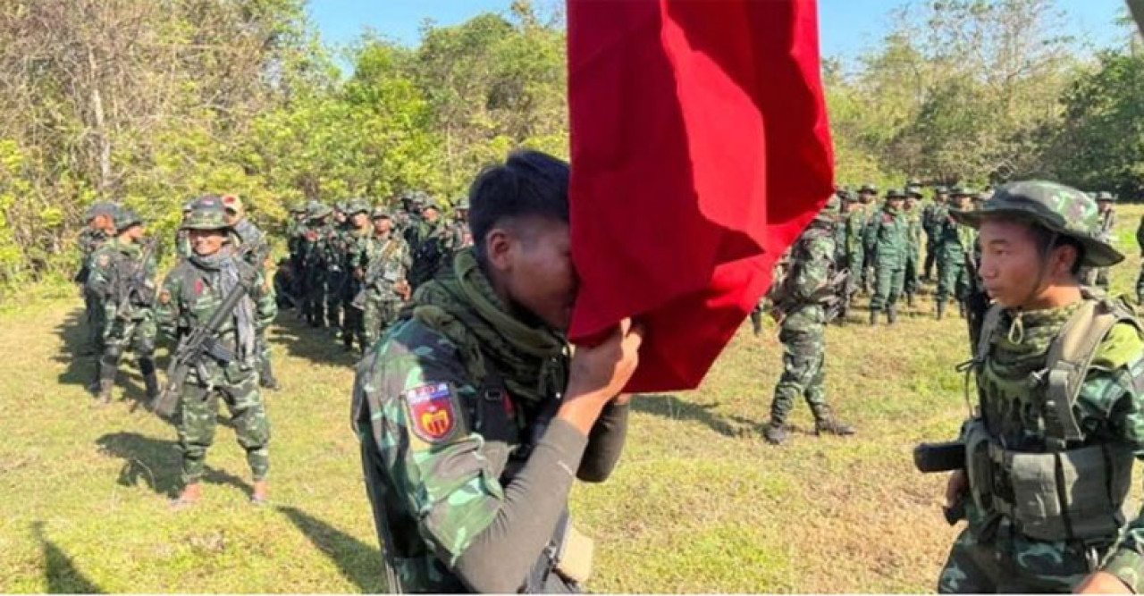 মিয়ানমারে প্রতিরোধ যোদ্ধাদের যৌথ অভিযান নিহত ৩৩ সেনা