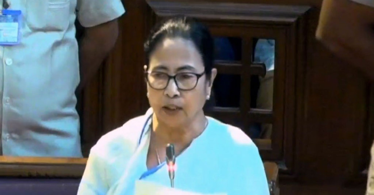 নিজের বেতন না বাড়িয়ে মন্ত্রী বিধায়কদের বেতনবৃদ্ধি করলেন মমতা