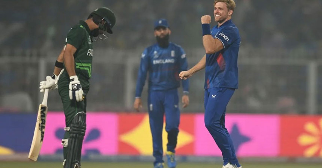 বিশ্বকাপে পাকিস্তানকে ৯৩ রানে হারালো ইংল্যান্ড