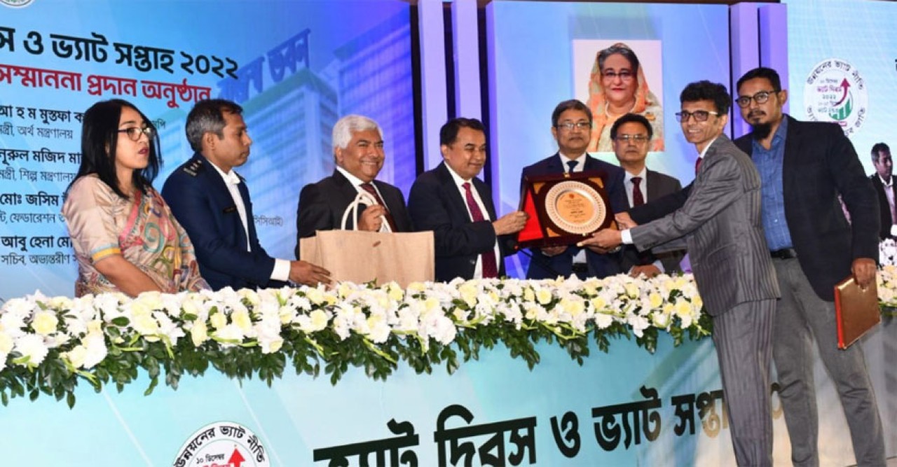 জাতীয় পর্যায়ে সর্বোচ্চ ভ্যাটদাতার পুরস্কার পেলো ওয়ালটন প্লাজা