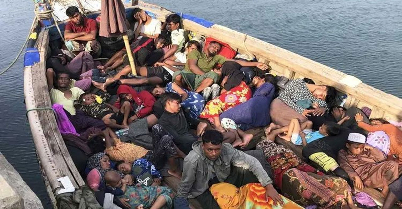 সমুদ্রে ভাসছিল ১০২ রোহিঙ্গা, উদ্ধার করল শ্রীলঙ্কার নৌবাহিনী