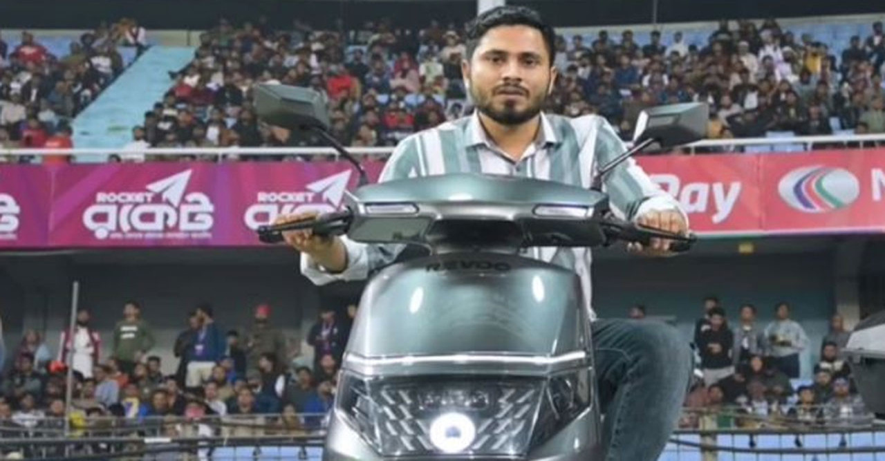 ভাগ্যবান হৃদয়, বিপিএলের প্রথম দিনের বাইক জিতলেন