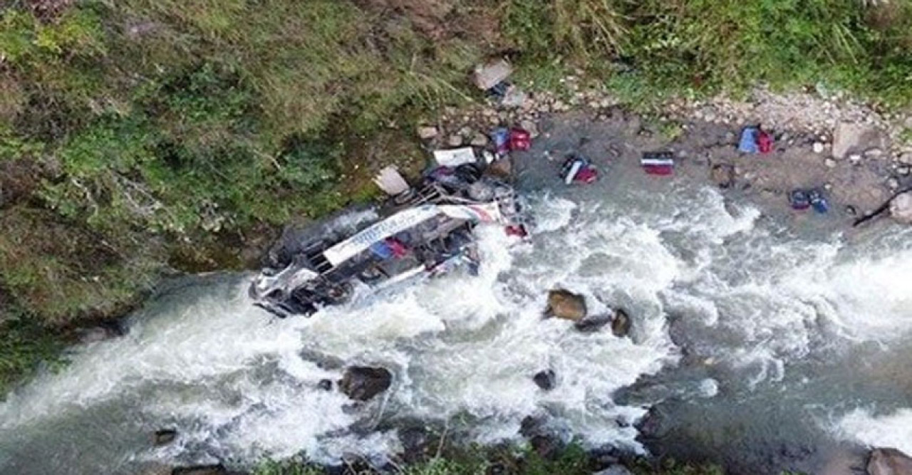পেরুতে বাস খাদে পড়ে ২৬ জন নিহত