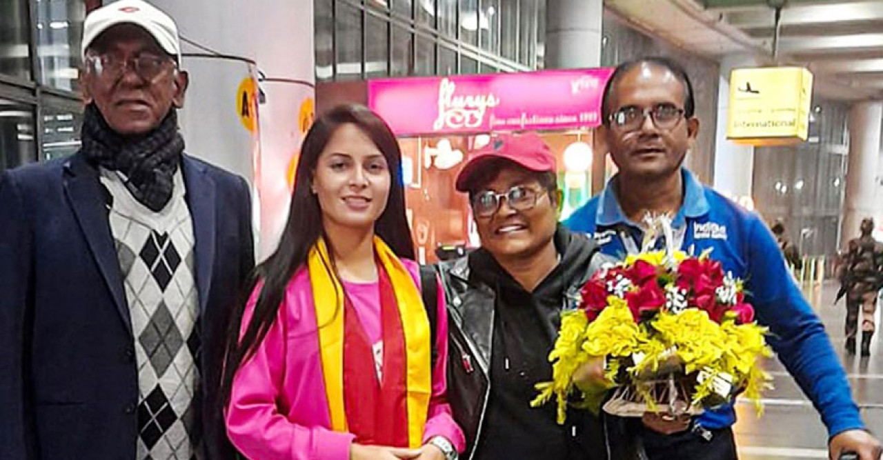 ইস্টবেঙ্গলে বাংলাদেশের সানজিদা, বিমানবন্দরে ফুলেল শুভেচ্ছা