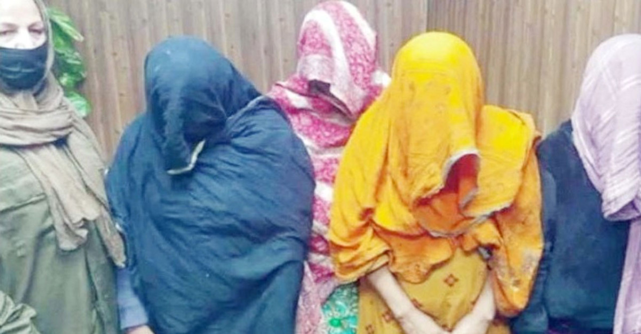 চার নারী মিলে নয় কোটি রুপি চুরি, অতঃপর গ্রেফতার
