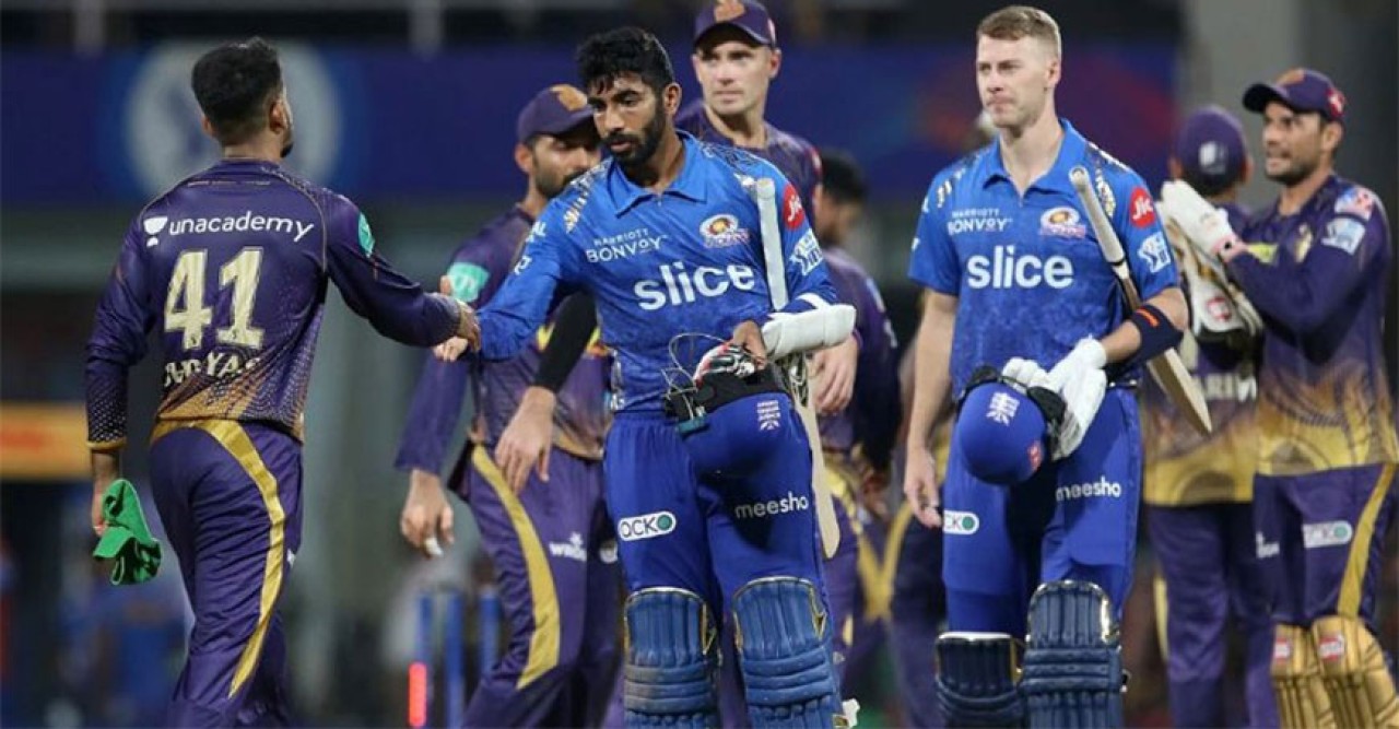 মুম্বাইকে হারিয়ে প্লে-অফের আশা বাঁচিয়ে রাখল কলকাতা