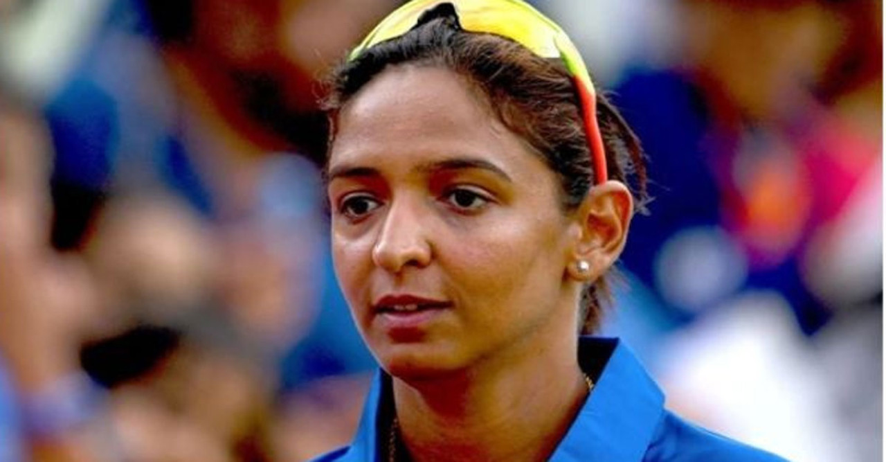 মাঠেই আম্পায়ারকে একহাত নিলেন ভারতীয় অধিনায়ক