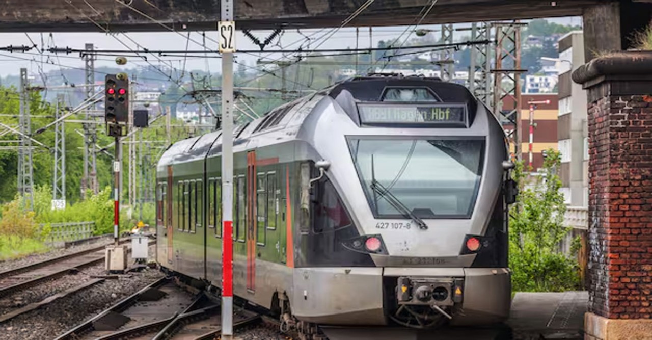 Train chaos on RB91 disrupts travel to Siegen–BVB test game