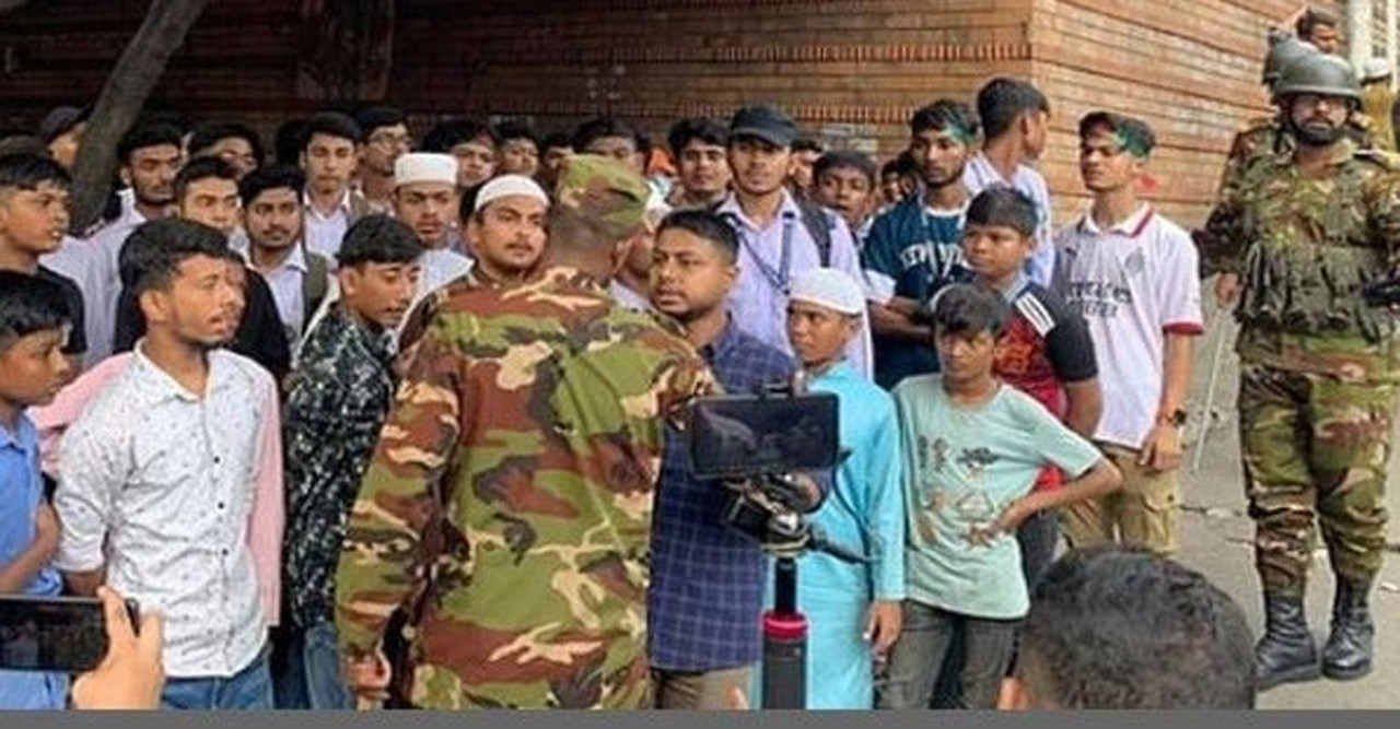 ফ্রি টিকিটের দাবিতে মিরপুরে ছাত্রছাত্রীদের স্লোগান, ‘বিসিবি ভুয়া’