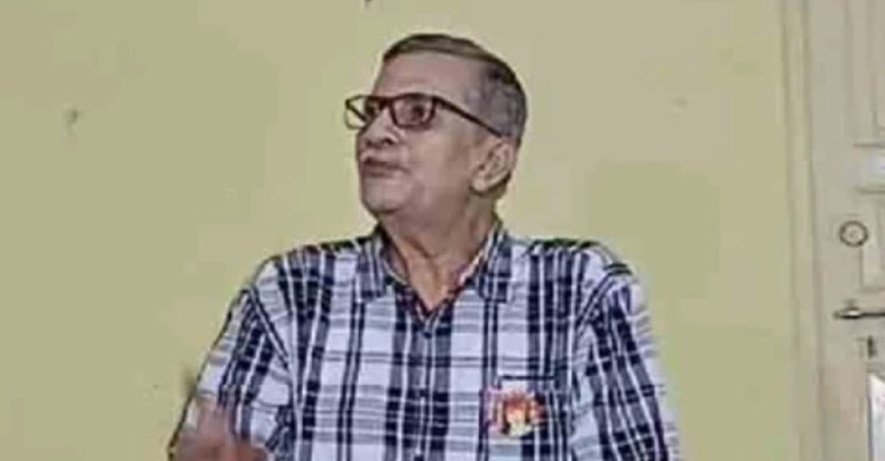 সাক্ষাৎকার নিতে আসা নারী সাংবাদিকের কোলে বসলেন সিপিএম নেতা
