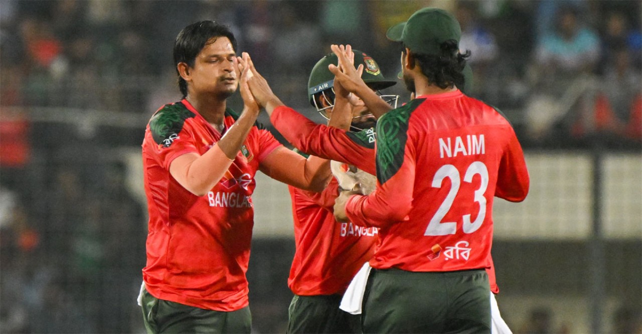 ফারহানের ঝড়ো ফিফটিতে পাকিস্তানের ১৭৮, বাংলাদেশের বোলারদের শেষ দিকের জবাব