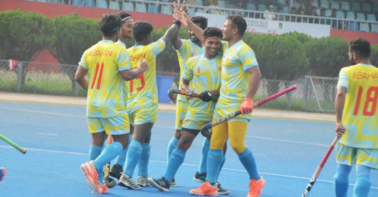 আবাহনীতে পুলিশ বিধ্বস্ত