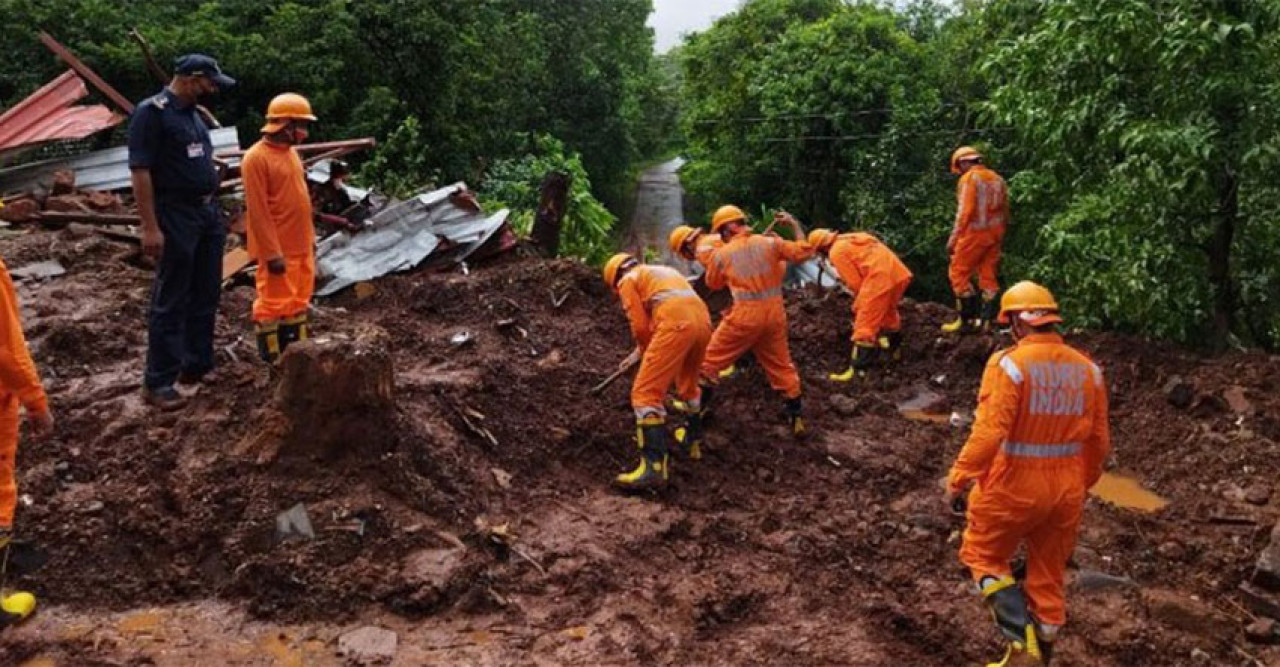 ভারতের মহারাষ্ট্রে ভূমিধসে ১০, আসামে বন্যায় ৮ জনের মৃত্যু