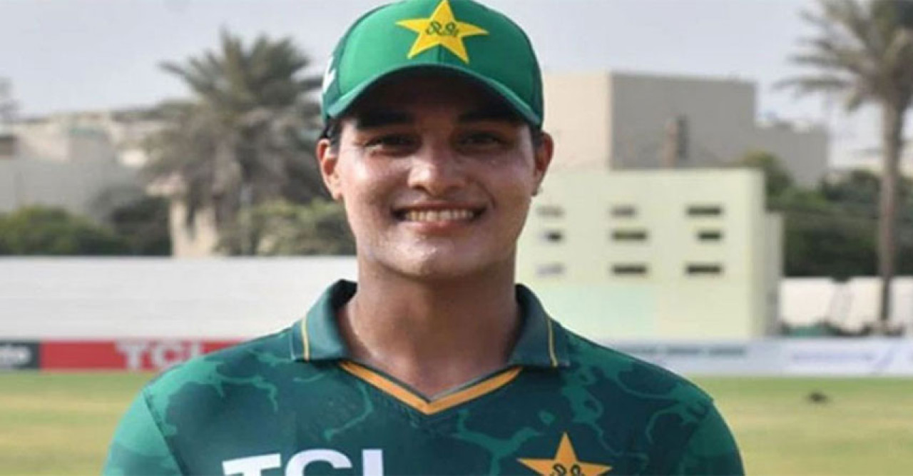 পাকিস্তানি ক্রিকেটার আয়েশা ১৮ বছরেই অবসরের ঘোষণা  দিলেন