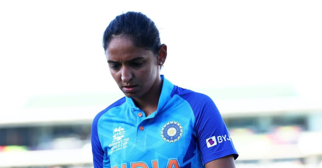 হারমানপ্রীতকে দুই ম্যাচের নিষেধাজ্ঞা দিলো আইসিসি