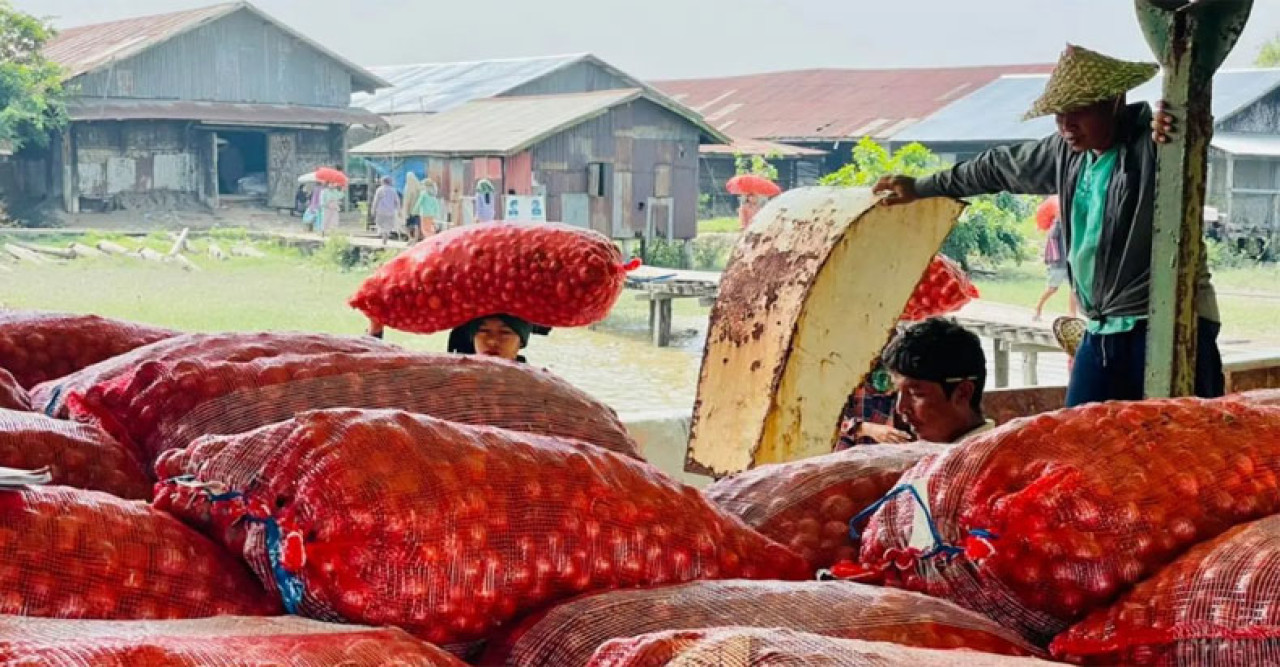রাখাইনের মংডু দিয়ে বাংলাদেশে পণ্য রপ্তানি নিষিদ্ধ করল মিয়ানমার