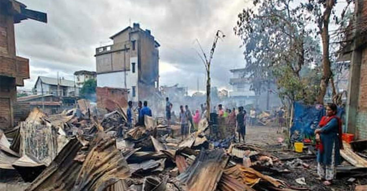 মণিপুরে সশস্ত্র জনতার সঙ্গে নিরাপত্তা বাহিনীর সংঘর্ষে নিহত ৩, আহত ৫০