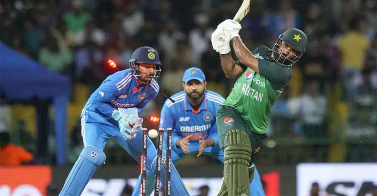 বৃষ্টিভেজা মহারণে উড়ন্ত পাকিস্তানকে ২২৮ রানে হারালো ভারত