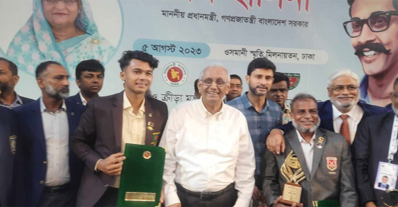 শেখ কামাল ক্রীড়া পুরস্কার হাতে পেয়েছে উচ্ছ্বসিত পদকপ্রাপ্তরা